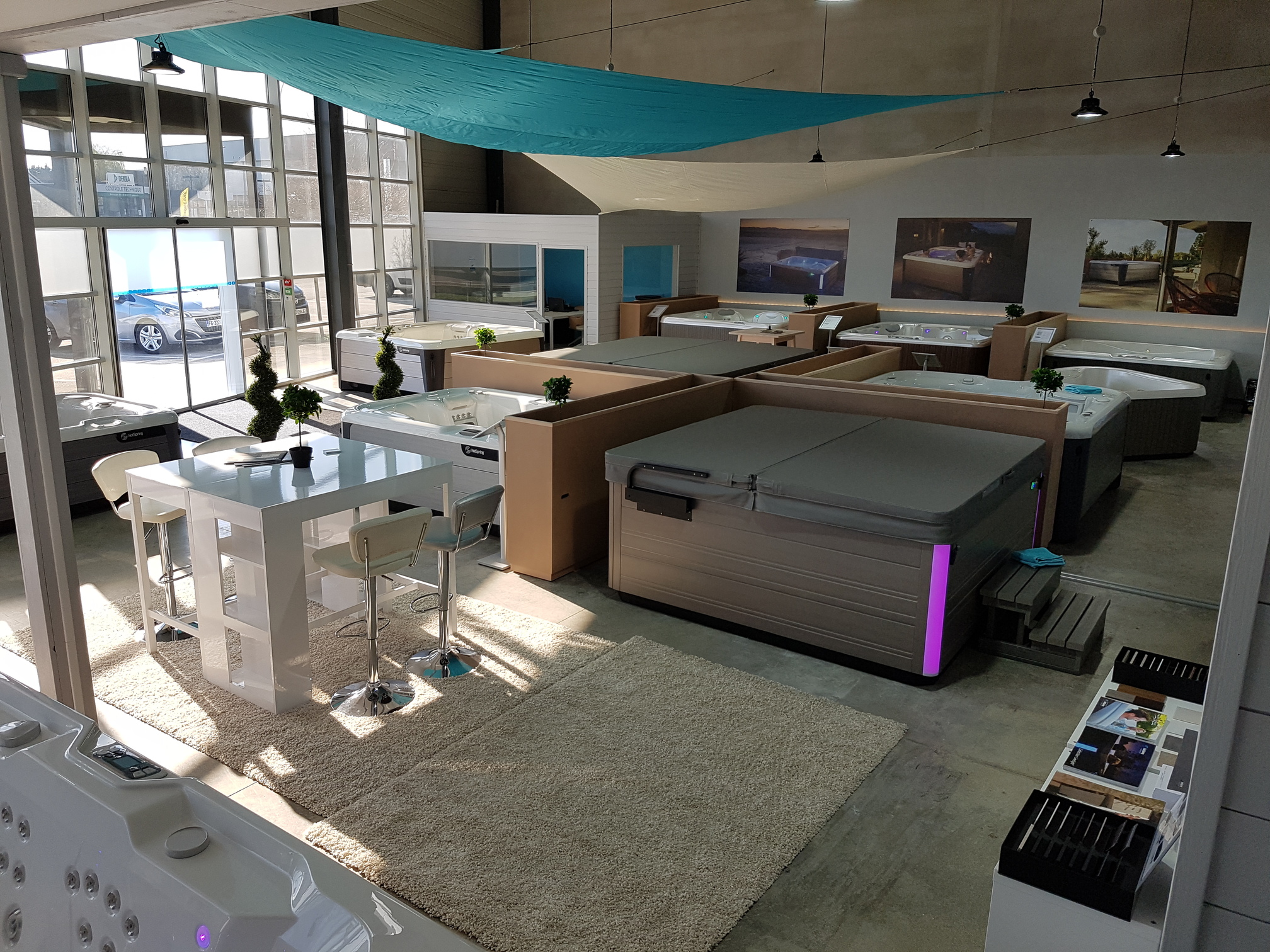 Showroom Spas & Wellness à Dijon en Bourgogne avec modèles de spas Hot Spring et Endless Pools