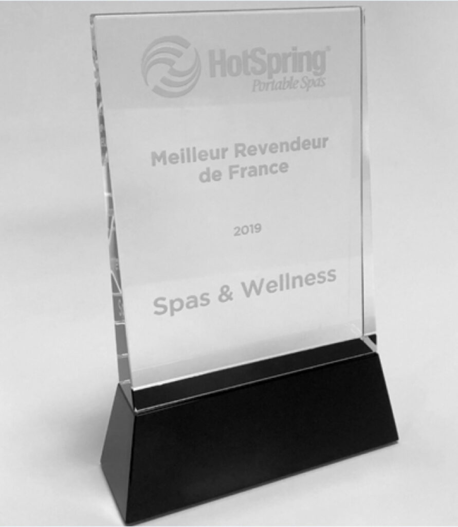 Trophée de meilleur revendeur de France Hot Spring 2019 reçu par Spas & Wellness